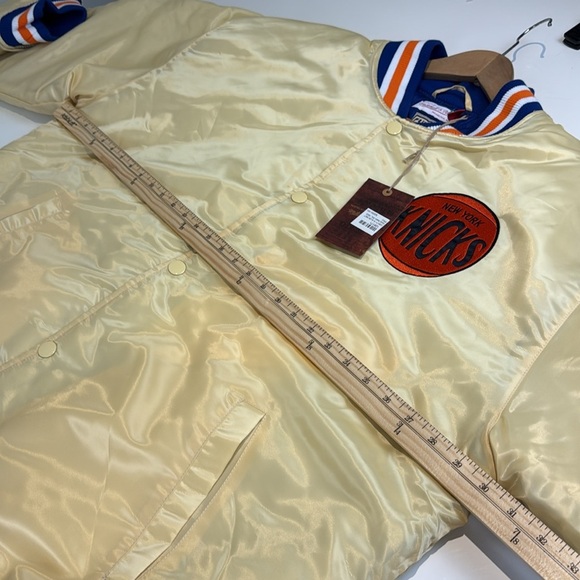 Mitchell & Ness Knicks Big & Tall Gold Satin New York Knicks Jacket NWT - Picture 8 of 12